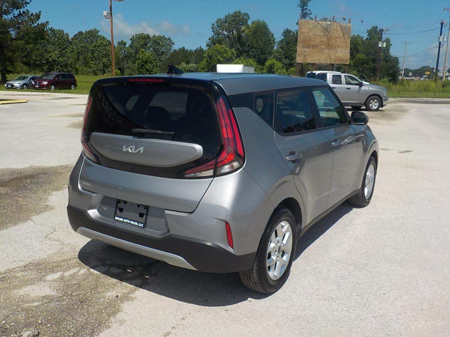 2023 Gray /Black Kia Soul (KNDJ23AU6P7) with an 4 CYL engine, CVT transmission, located at 1617 W Church Street, Livingston, TX, 77351, (936) 327-3600, 30.710995, -94.951157 - ONE OWNER!! LOW MILES!! - Photo#6